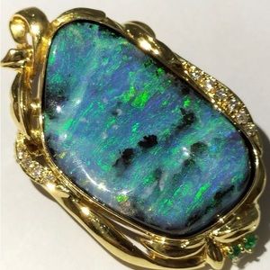 Stunning over 20 CT opal on 18K YG, diamonds and emeralds Brooch and pendant